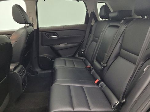 Used 2022 Nissan Rogue SV w/ SV Premium Package image 18