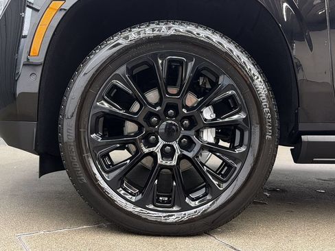Used 2026 GMC Yukon Denali w/ Sun & Power Step Package AWD/4WD image 9