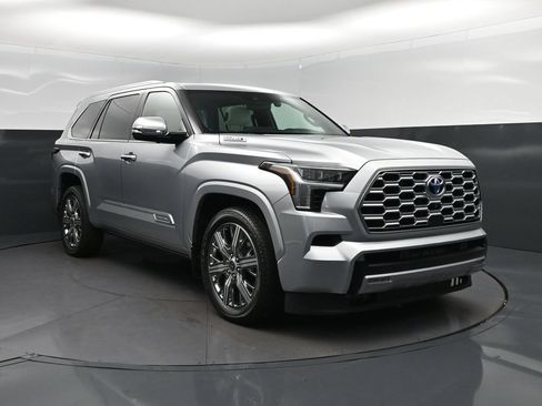 Used 2023 Toyota Sequoia Capstone AWD/4WD image 9