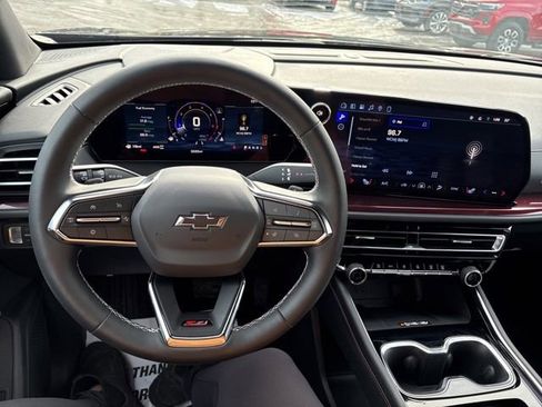 Used 2026 Chevrolet Traverse Z71 image 9