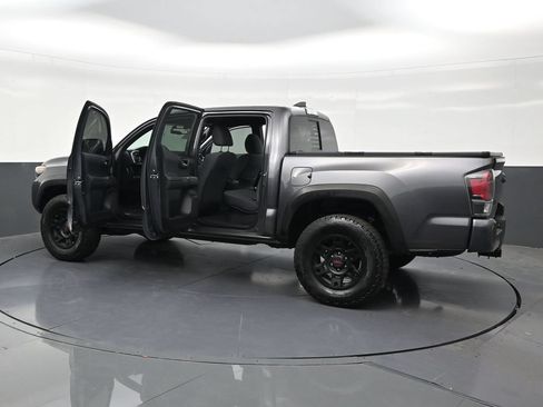 Used 2017 Toyota Tacoma TRD Sport w/ Tow Package RWD image 32