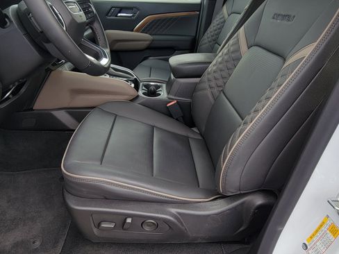 Used 2026 GMC Canyon Denali image 6