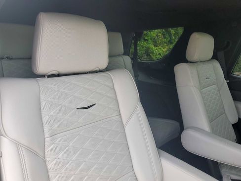 Used 2025 Cadillac Escalade Sport Platinum w/ LPO, ONYX Package AWD/4WD image 17