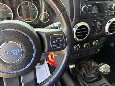 Used 2014 Jeep Wrangler Unlimited Rubicon w/ Connectivity Group AWD/4WD image 25