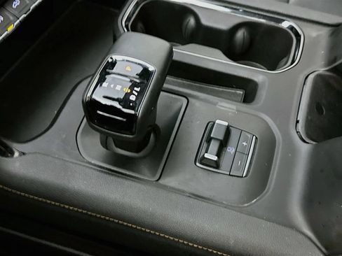 Used 2025 GMC Sierra 1500 AT4 w/ AT4 Premium Package AWD/4WD image 16