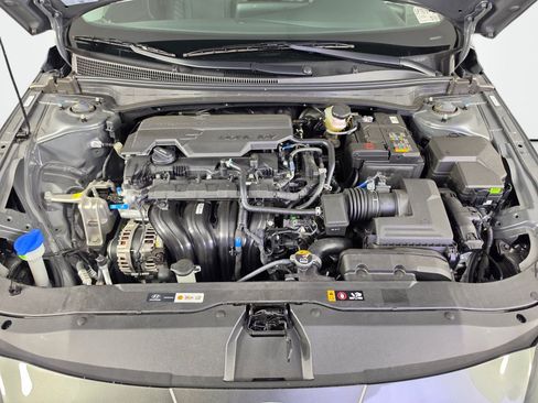 Used 2026 Hyundai Elantra Limited FWD image 11