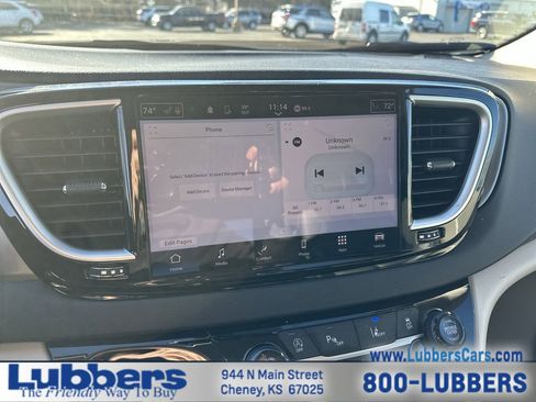 Used 2024 Chrysler Pacifica Touring-L image 16