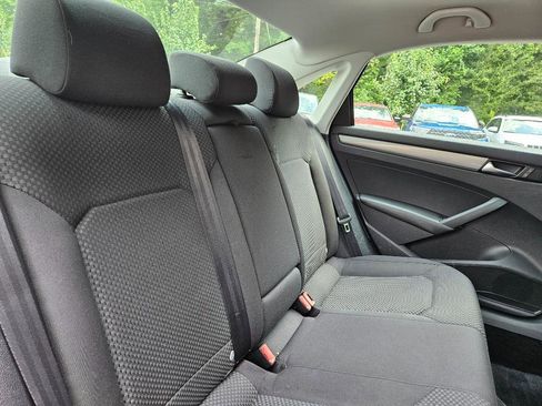 Used 2013 Volkswagen Passat S image 34