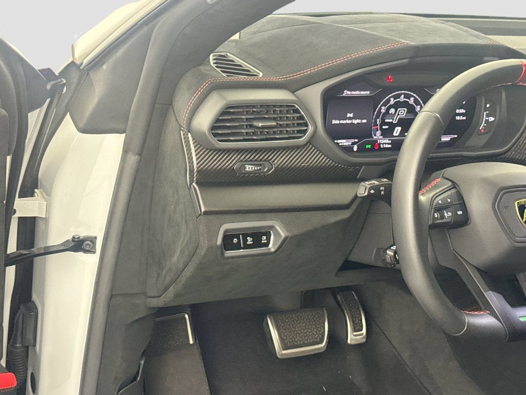 Used 2024 Lamborghini Urus Performante AWD/4WD image 10