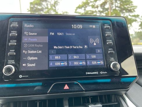 Used 2021 Toyota Venza LE w/ Carpet Mat Package (TMS) image 25