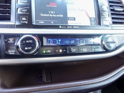 Used 2018 Toyota Highlander Limited Platinum image 21