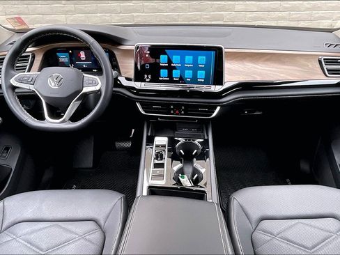 Certified 2024 Volkswagen Atlas SE w/ Panoramic Sunroof Package image 14