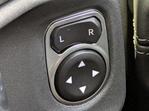 New 2026 Jeep Wrangler Unlimited Sahara AWD/4WD image 24
