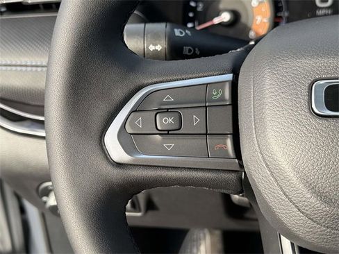 New 2026 Jeep Compass Latitude image 9