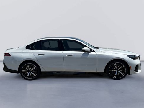 New 2027 BMW 550e xDrive AWD/4WD image 2