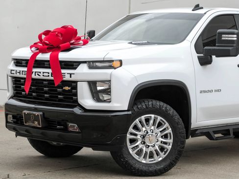 Used 2021 Chevrolet Silverado 2500 Custom w/ Custom Value Package AWD/4WD image 4