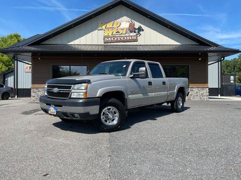 Used 2006 Chevrolet Silverado 2500 LT w/ Heavy-Duty Power Package AWD/4WD image 1