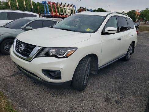 Used 2020 Nissan Pathfinder SL image 2
