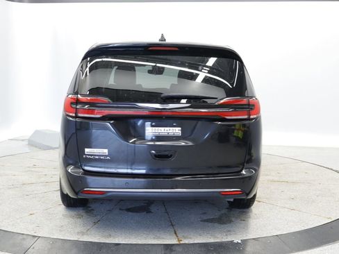 Certified 2023 Chrysler Pacifica Touring-L FWD image 4