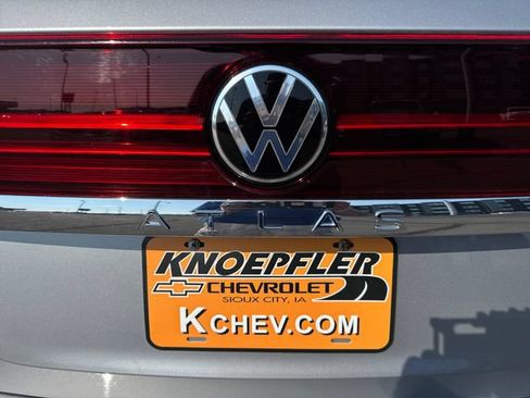 Used 2025 Volkswagen Atlas SE AWD/4WD image 32