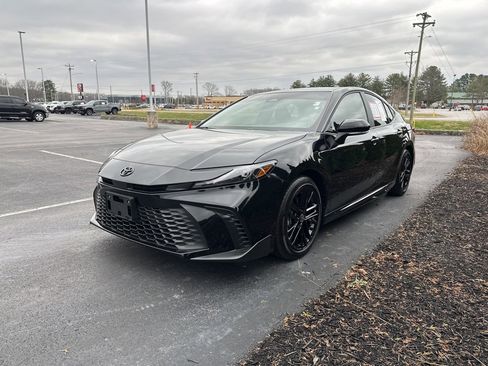 Certified 2025 Toyota Camry SE w/ Convenience Package image 4