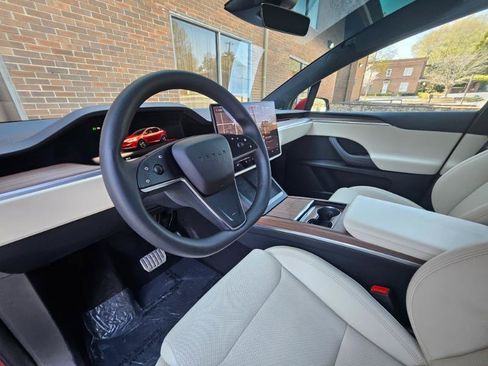 Used 2024 Tesla Model X AWD image 37