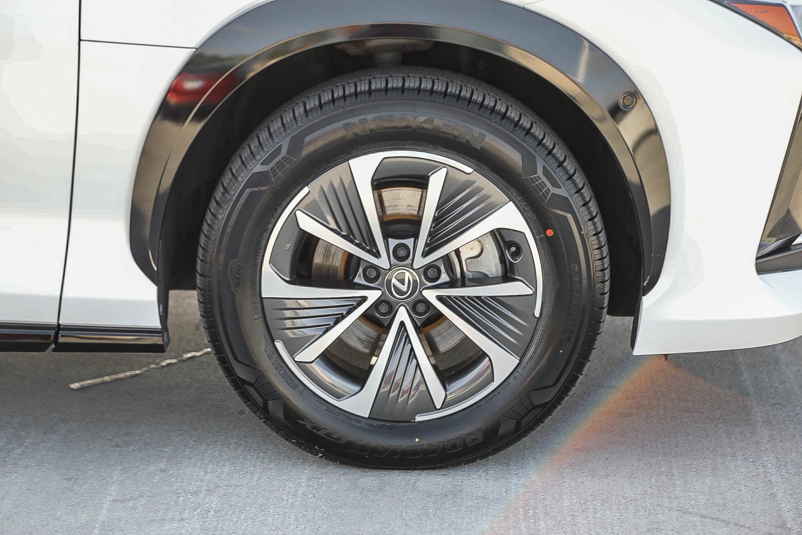 Used 2023 Lexus RZ 450e Premium w/ Technology Package AWD/4WD image 10