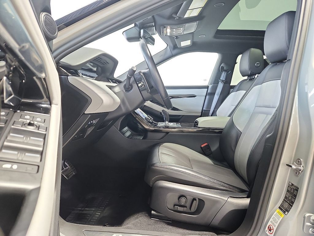 Used 2023 Land Rover Range Rover Evoque R-Dynamic SE AWD/4WD image 5