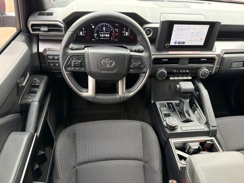 Used 2025 Toyota 4Runner SR5 AWD/4WD image 22