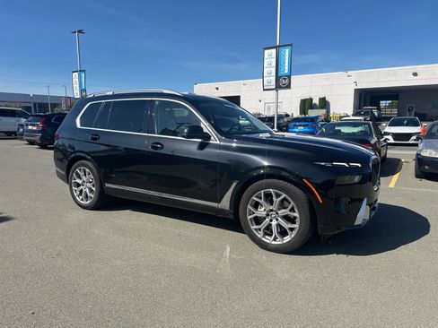 Used 2023 BMW X7 xDrive40i w/ Parking Assistance Package AWD/4WD image 2