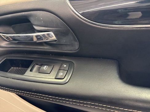 Used 2014 Chrysler Town & Country Touring-L FWD image 26