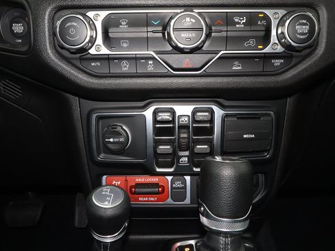 Used 2025 Jeep Wrangler Unlimited Sport AWD/4WD image 11