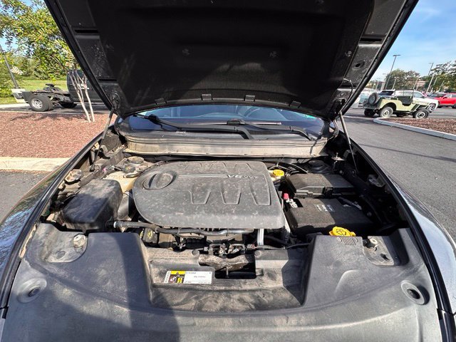 Used 2016 Jeep Cherokee Latitude w/ Cold Weather Group AWD/4WD image 16