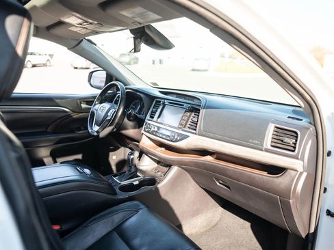 Used 2017 Toyota Highlander Limited image 15