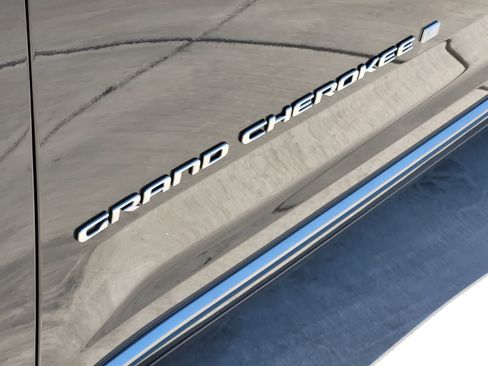 Used 2026 Jeep Grand Cherokee L Summit AWD/4WD image 11