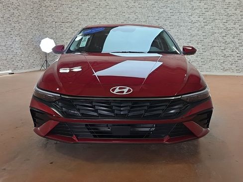 Certified 2025 Hyundai Elantra SEL image 2