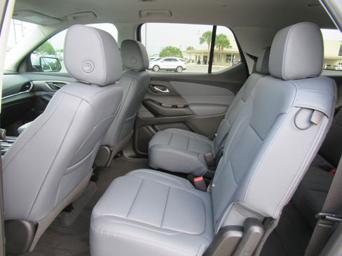 Used 2020 Chevrolet Traverse Premier image 19