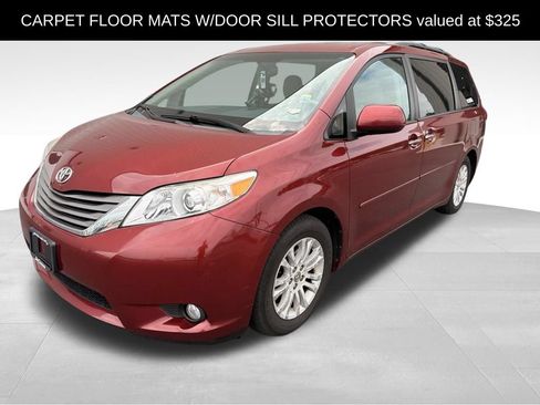 Used 2012 Toyota Sienna XLE w/ XLE Navigation Pkg FWD image 3