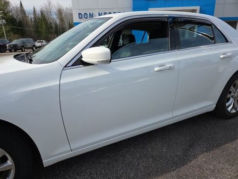Used 2021 Chrysler 300 Touring L image 27