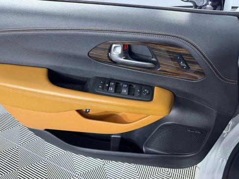 Used 2023 Chrysler Pacifica Pinnacle image 27