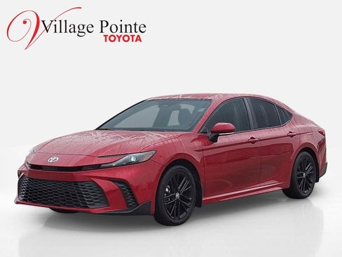 Certified 2025 Toyota Camry SE image 1