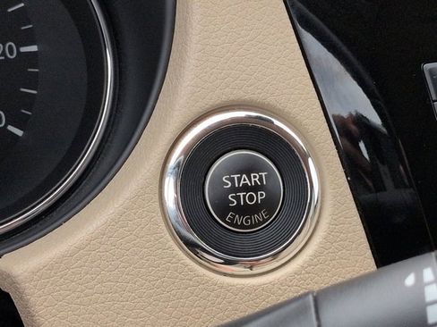 Certified 2019 Nissan Rogue SL w/ Premium Package image 30