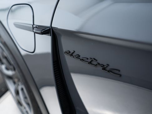 New 2025 Porsche Taycan 4 Cross Turismo image 26