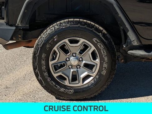 Used 2017 Jeep Wrangler Unlimited Rubicon w/ Connectivity Group image 13