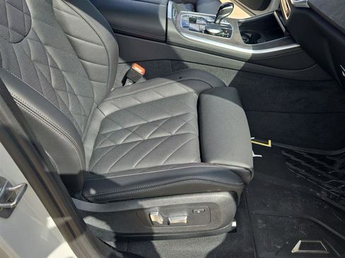 Used 2023 BMW X5 xDrive40i w/ Premium Package image 28