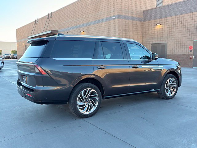 Used 2025 Lincoln Navigator Reserve AWD/4WD image 7