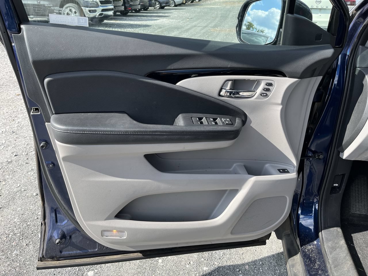 Used 2019 Honda Pilot Touring image 3