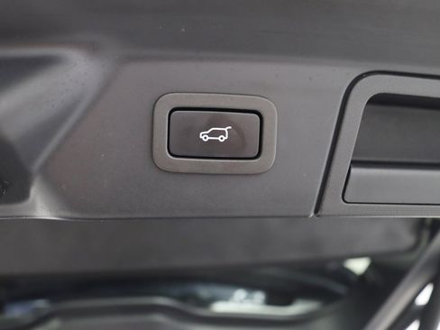 Used 2022 Land Rover Range Rover Velar S image 36