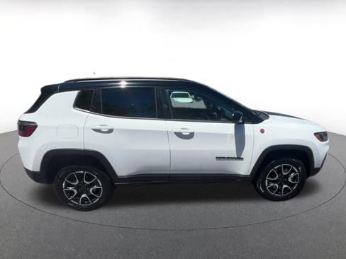 Used 2025 Jeep Compass Trailhawk AWD/4WD image 15