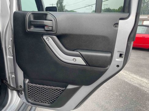 Used 2018 Jeep Wrangler Unlimited Sahara image 21